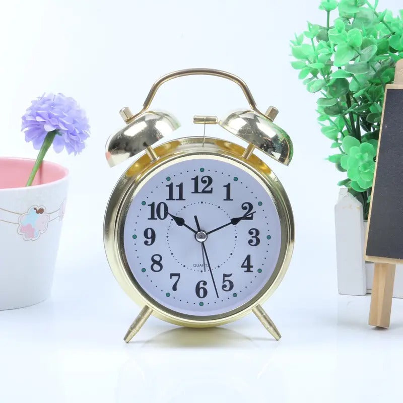 Vintage Look Twin Bell Alarm Clock Battery Operated Table Clock for Students/Children/Office Workers/Travelers (Golden)