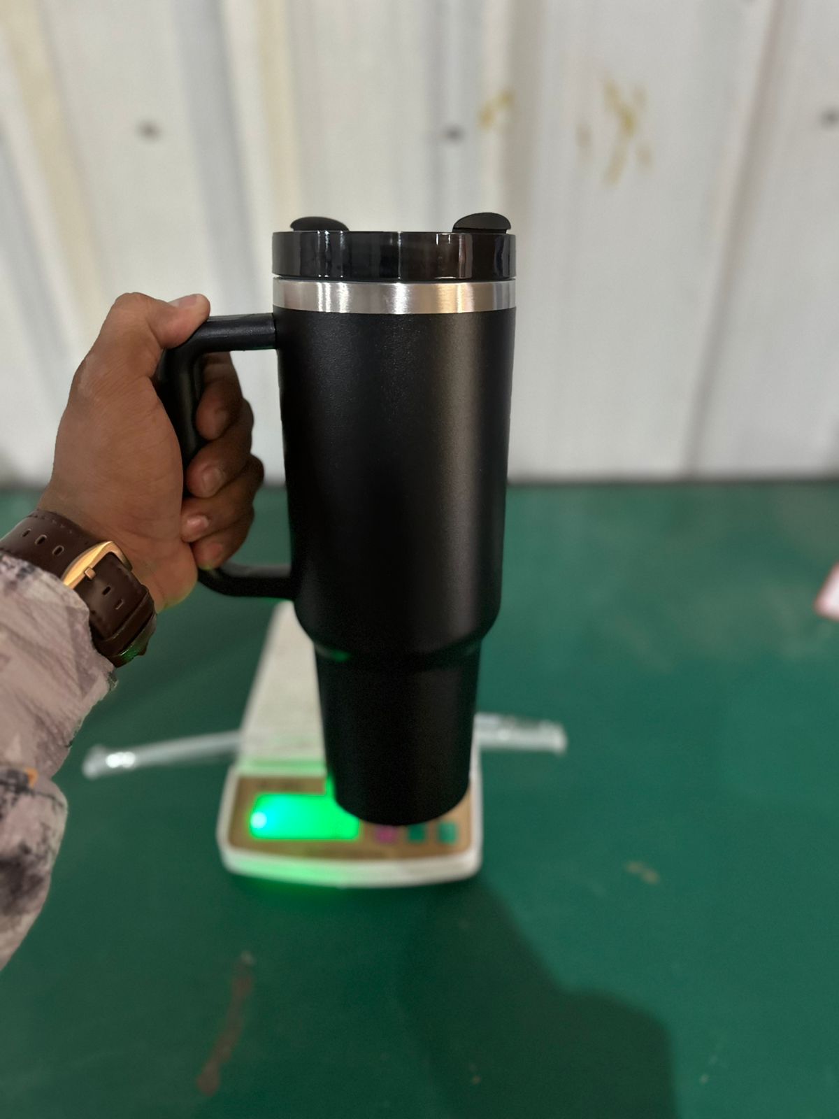 Thumbler Vaccum Sealed Cup With Straw